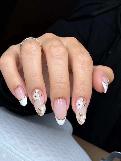 Francesinha com flores e detalhes dourados, trabalho real de Amanda